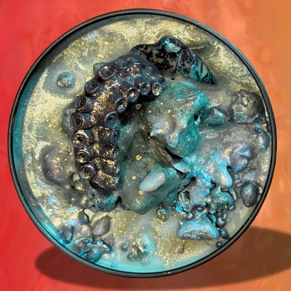 Kraken Unleashed Luxury Wickless Candle: Amber Citrus Musk